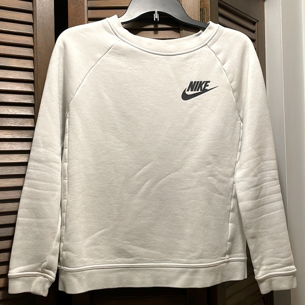 Woman’s nike sweatshirt